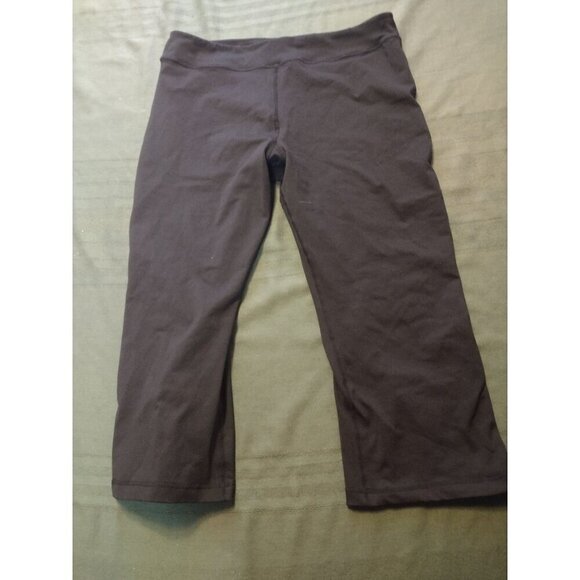 Lululemon Black Yoga capri leggings. Size 4 - Picture 1 of 4